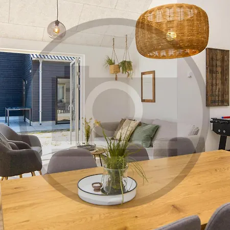 Stunning In With Sauna بيت للعطل